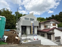 【神奈川県/横浜市瀬谷区東野台】瀬谷区東野台　新築戸建て  2号棟 外観：全2棟／正面