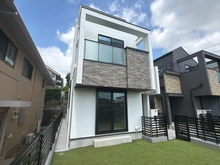 【神奈川県/横浜市青葉区青葉台】青葉区青葉台2丁目　青葉台II 新築戸建て　A棟 外観：全2棟/（手前側）
