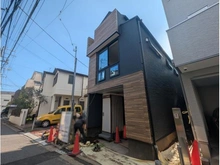 【東京都/文京区小日向】文京区小日向3丁目新築戸建 建築中の外観：写真中央