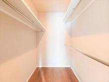 【東京都/世田谷区成城】世田谷区成城7丁目　中古戸建 収納：洋室9.1帖のウォークインクローゼット