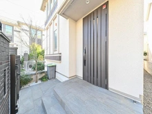 【東京都/世田谷区成城】世田谷区成城7丁目　中古戸建 アプローチ