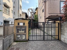 【東京都/文京区千石】文京区千石四丁目　中古戸建 外観：写真中央の奥