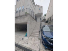 【東京都/文京区小日向】文京区小日向一丁目　中古戸建て（地下ガレージ付） アプローチ