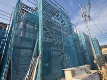 【千葉県/市川市宮久保】市川市宮久保4丁目　新築戸建　D棟 建築中の外観：全11区画　北側手前から2番目（写真中央）