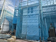 【千葉県/市川市宮久保】市川市宮久保4丁目　新築戸建　G棟 建築中の外観：全11区画　南側奥から2番目（写真中央）