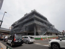 【東京都/目黒区東が丘】目黒区東が丘二丁目戸建 仮称)駒沢こもれびプロジェクト（現地より約700m）：建設中のアウトモール型商業施設「(仮称)駒沢こもれびプロジェクト A棟」。11月中旬にグランドオープン予定。
