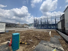 【東京都/練馬区田柄】練馬区田柄2丁目　新築戸建2号棟 現地（建築前）：全3棟現場（該当土地は画像右手前となります。）