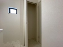 【埼玉県/ふじみ野市上福岡】ふじみ野市上福岡三丁目　新築戸建 2号棟 収納：洗面室内