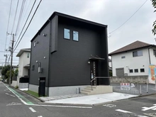 【東京都/多摩市一ノ宮】一ノ宮4丁目2号棟 外観：全2区画　写真中央