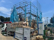 【神奈川県/横浜市瀬谷区中屋敷】瀬谷区中屋敷2丁目A号棟 建築中の外観：全5棟／中央
