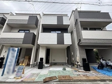 【神奈川県/川崎市幸区南加瀬】川崎市幸区南加瀬2丁目D号棟 建築中の外観：写真中央（全9邸）