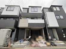 【神奈川県/川崎市幸区南加瀬】川崎市幸区南加瀬2丁目H号棟 建築中の外観：写真中央（全9邸）