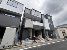 【神奈川県/川崎市幸区南加瀬】川崎市幸区南加瀬2丁目H号棟 建築中の外観：写真中央（全9邸）