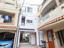 【東京都/大田区本羽田】大田区 本羽田二丁目 外観：写真中央の白い建物