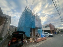 【神奈川県/川崎市中原区上平間】川崎市中原区上平間　新築戸建2号棟 建築中の外観：全3区画 3棟現場