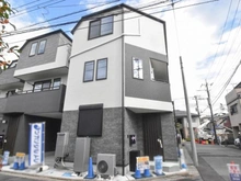 【神奈川県/川崎市多摩区宿河原】新築戸建宿河原4丁目　D棟 外観：全5棟。画像中央部の建物です。