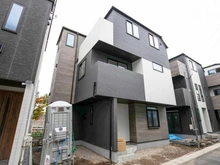 【神奈川県/川崎市高津区明津】GRACE WOOD CONFINE 明津　C 号棟 建築中の外観：西側全10棟／西側手前から3番目