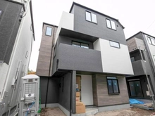 【神奈川県/川崎市高津区明津】GRACE WOOD CONFINE 明津　C 号棟 建築中の外観：西側全10棟／西側手前から3番目