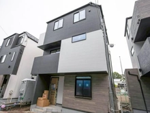 【神奈川県/川崎市高津区明津】GRACE WOOD CONFINE 明津　C 号棟 建築中の外観：西側全10棟／西側手前から3番目