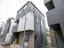 【神奈川県/川崎市高津区明津】GRACE WOOD CONFINE 明津　C 号棟 建築中の外観：西側全10棟／西側手前から3番目