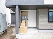 【神奈川県/川崎市高津区明津】GRACE WOOD CONFINE 明津　C 号棟 建築中の外観：西側全10棟／西側手前から3番目