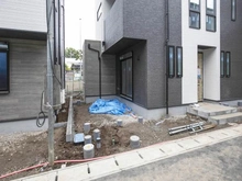 【神奈川県/川崎市高津区明津】GRACE WOOD CONFINE 明津　D号棟 建築中の外観：全10棟／西側手前から4番目