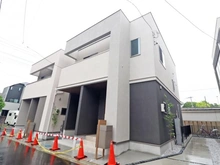 【神奈川県/川崎市宮前区南平台】川崎市宮前区南平台新築戸建3号棟 外観：全4棟（写真中央）