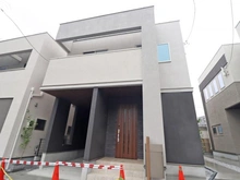 【神奈川県/川崎市宮前区南平台】川崎市宮前区南平台新築戸建3号棟 外観：全4棟（写真中央）