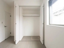 【神奈川県/川崎市宮前区南平台】川崎市宮前区南平台新築戸建3号棟 サービスルーム（納戸）：約5.3帖