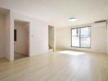 【神奈川県/横浜市鶴見区上末吉】横浜市鶴見区上末吉5丁目　中古戸建 リビング