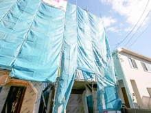 【神奈川県/川崎市中原区中丸子】新築分譲住宅　中丸子　B号棟（全2棟） 建築中の外観：全2区画（右側）