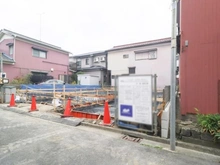 【神奈川県/川崎市中原区上平間】新築戸建　上平間1700番　A号棟 建築中の外観：全2棟（A号棟：右側）
