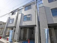 【神奈川県/川崎市中原区新城】川崎市中原区新城5丁目新築戸建　2号棟 外観：全3棟　写真中央