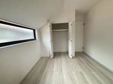 【東京都/小平市上水新町】小平市上水新町2期　新築戸建 洋室：約5.2帖の洋室の収納解放時