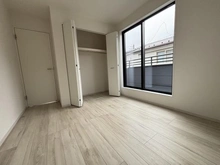 【東京都/小平市上水新町】小平市上水新町2期　新築戸建 洋室：約5.2帖の洋室の収納解放時