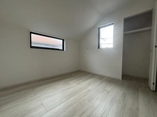 【東京都/小平市上水新町】小平市上水新町2期　新築戸建 洋室：約5.2帖の洋室の収納解放時