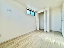 【東京都/国分寺市西町】国分寺市西町8期　新築戸建1号棟 洋室：約5.0帖の洋室の収納解放時