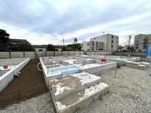 【東京都/国分寺市東戸倉】国分寺市東戸倉1丁目新築戸建 2号棟 建築中の外観：全３棟