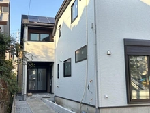 【東京都/国立市中】国立市中3丁目新築戸建 1号棟 建築中の外観：全2棟の1号棟（奥側）