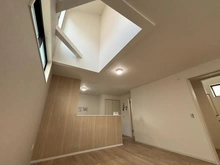 【東京都/国立市中】国立市中3丁目新築戸建 1号棟 上部吹抜：約19.1帖のLDKにある上部吹抜