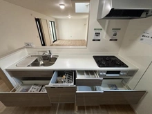 【東京都/国立市中】国立市中3丁目新築戸建 1号棟 収納：キッチンの収納