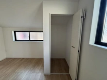 【東京都/国立市中】国立市中3丁目新築戸建 1号棟 収納：約4.7帖の洋室にある収納