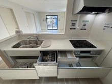 【東京都/国立市中】国立市中3丁目新築戸建 2号棟 キッチン：キッチンの収納