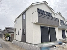 【東京都/小平市小川町】小平市小川町1丁目新築戸建 A号棟 建築中の外観：全3棟（A号棟）
※写真左側