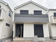 【東京都/小平市小川町】小平市小川町1丁目新築戸建 B号棟 建築中の外観：全3棟（B号棟）
※写真中央