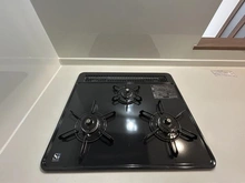 【東京都/府中市新町】府中市新町3丁目　新築戸建（A号棟） キッチン：三口コンロ