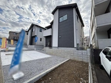 【東京都/八王子市兵衛】八王子市兵衛2丁目（1号棟）　新築戸建 外観：全4棟
写真中央（1号棟）