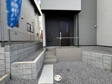 【東京都/八王子市兵衛】八王子市兵衛2丁目（1号棟）　新築戸建 アプローチ