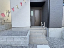 【東京都/八王子市兵衛】八王子市兵衛2丁目（2号棟）　新築戸建 アプローチ