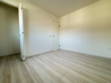 【東京都/八王子市兵衛】八王子市兵衛2丁目（2号棟）　新築戸建 洋室：約6.7帖の洋室の収納開放時